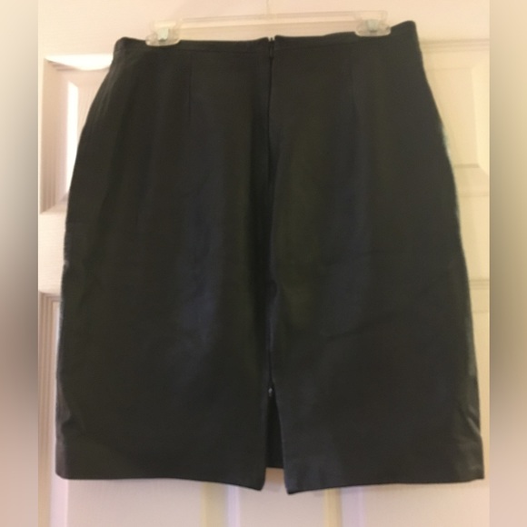 Anne Brooks Petite Sz12 BLACK LEATHER SKIRT ADJUSTABLE BACK SLIT NICE very soft - Picture 5 of 10